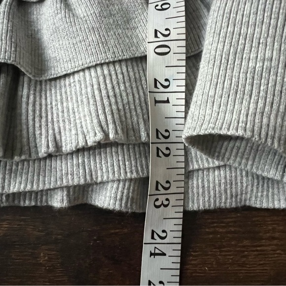 Club Monaco Women's Gray Ruffle Open Front Cardigan Size XS/S Feminine - Picture 3 of 10